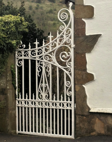 antique-gates-left