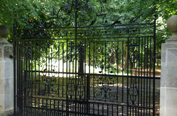 antique-gates-right antique-gates-right